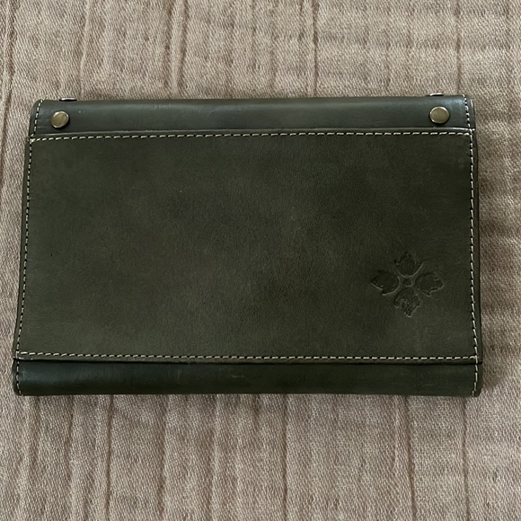 Patricia Nash Colli Oil Rub Wallet - Picture 2 of 8